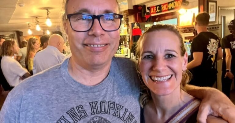 Conoció a su donante de esperma 13 años después del parto y se enamoraron: "Nuestra hija oficiará nuestra boda"