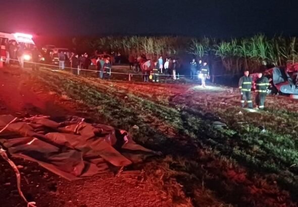 Chocó una camioneta contra el acoplado de un camión: murieron una pareja y su hijo de 9 años