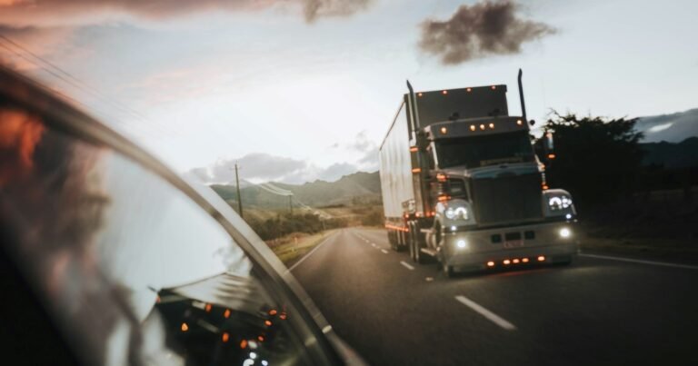 Antonio Montoya, camionero de 57 años: “El accidente que más tememos todos los camioneros es que reviente la rueda de la dirección, porque ahí no mandas tú”
