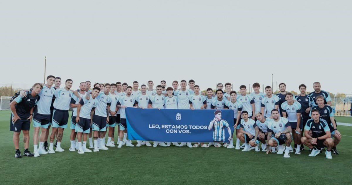 La Selección Argentina ya está lista para el debut contra Argelia en el Mundial 2026: la foto grupal que es cábala y la banca a Leo Balerdi