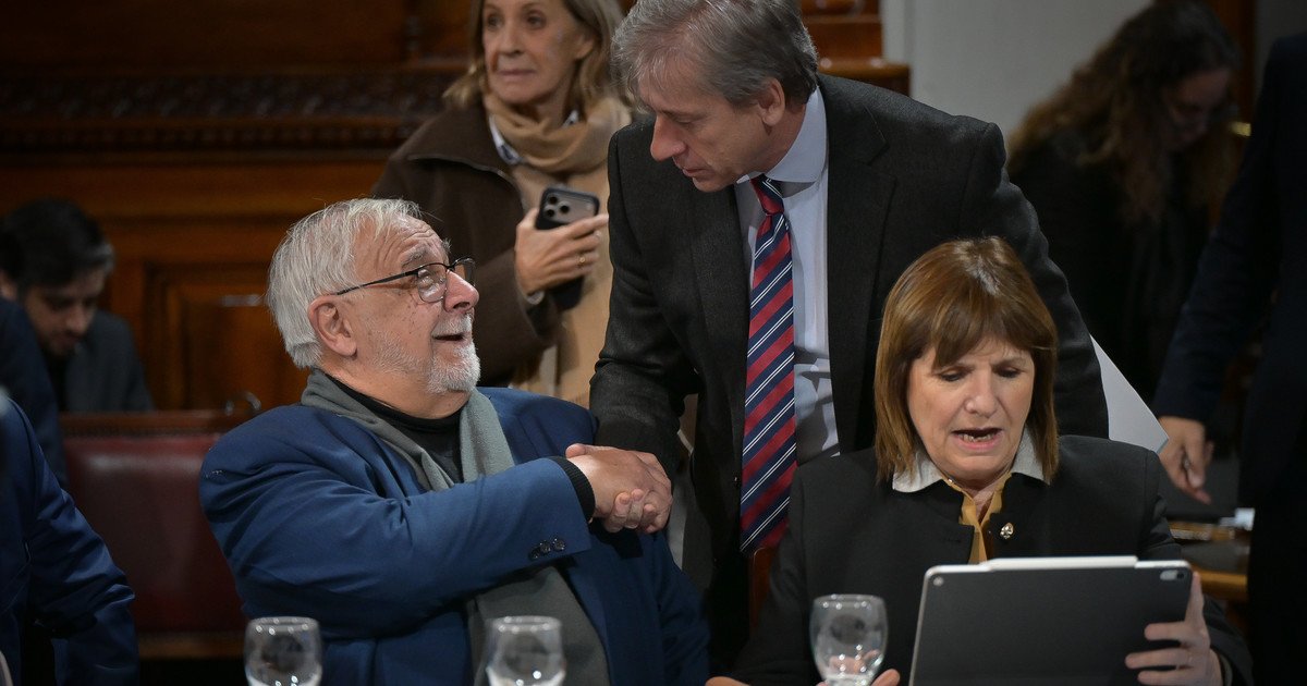 La situación de Adorni pone en jaque al Gobierno y buscaría paralizar el Congreso para evitar que lo desplacen