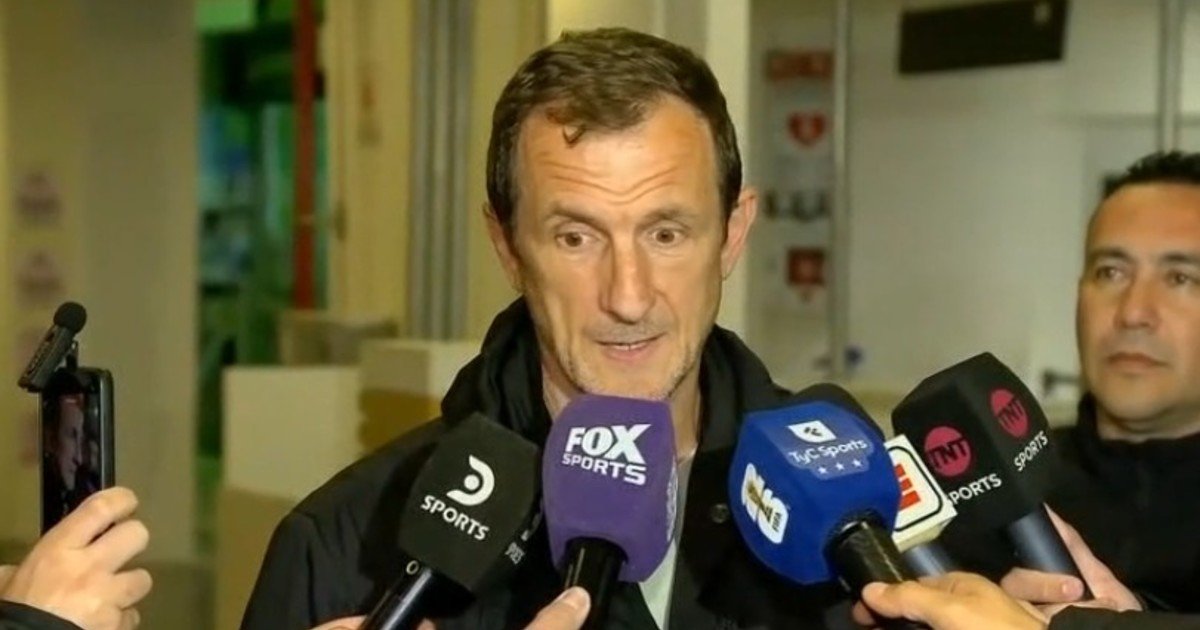 Arruabarrena llegó a la Argentina y aún no formalizó con Boca, pero sueña con armar un equipo que esté "identificado con el hincha"
