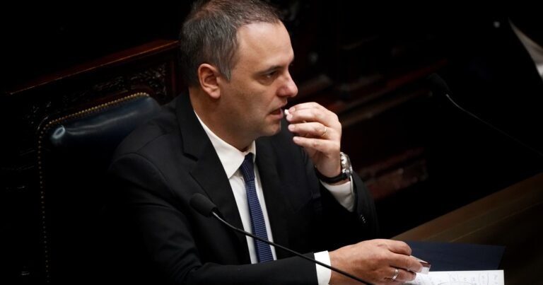 "A 10 del quórum": la oposición junta los votos en Diputados para avanzar sobre Adorni
