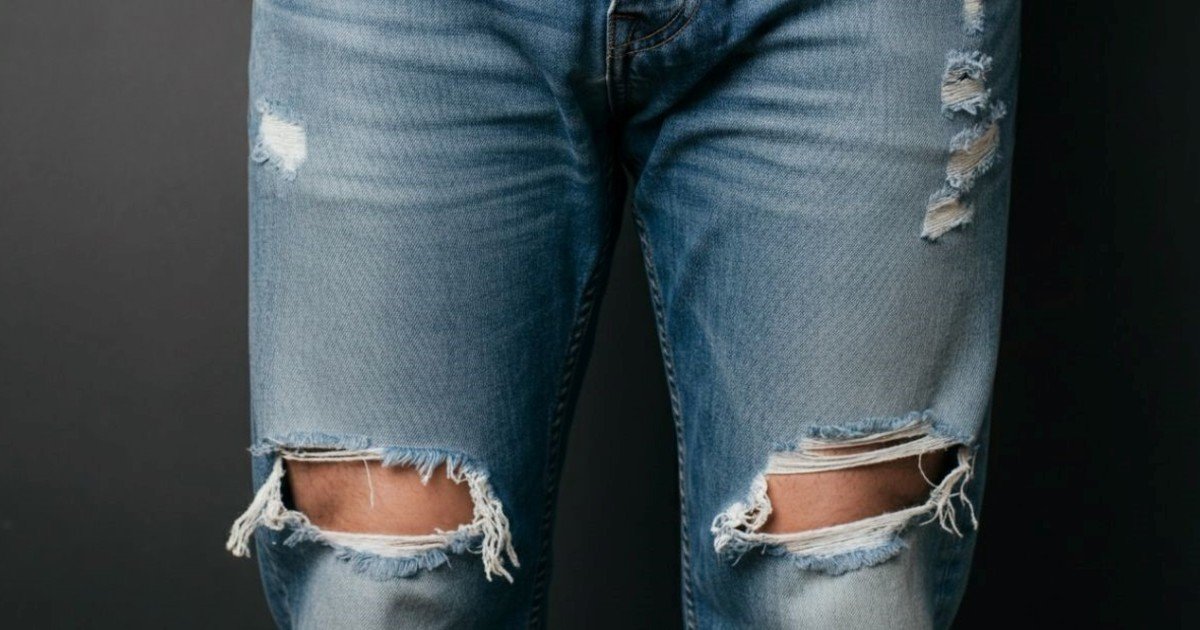 Fuerte polémica en una famosa cadena de restaurantes de EE.UU. por prohibir a empleados usar jeans con roturas o piercings para ir a trabajar