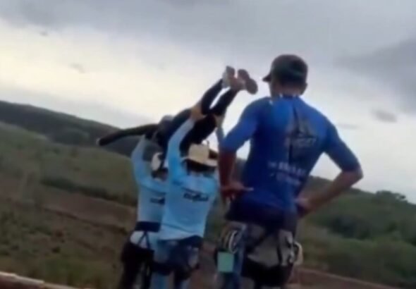 Una enfermera reveló que la joven arrojada desde un puente en Brasil seguía con vida tras la caída: “Tenía un pulso muy débil”