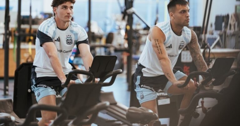 Recuperación, prevención y puntaje: cómo es el entrenamiento "invisible" de la Selección en el Mundial más largo de la historia