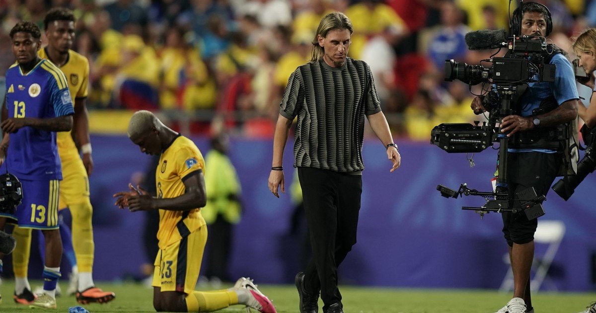 "¡Fuera Beccacece!": la furia de los hinchas de Ecuador contra el DT tras el empate ante Curazao y su arenga