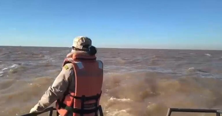 A una semana de su desaparición, cómo sigue la  búsqueda de los pescadores en el Río de La Plata