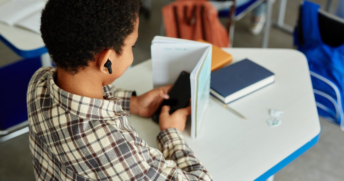 El uso de la Inteligencia Artificial en la escuela: ¿qué hacemos si escribe mejor que los alumnos?
