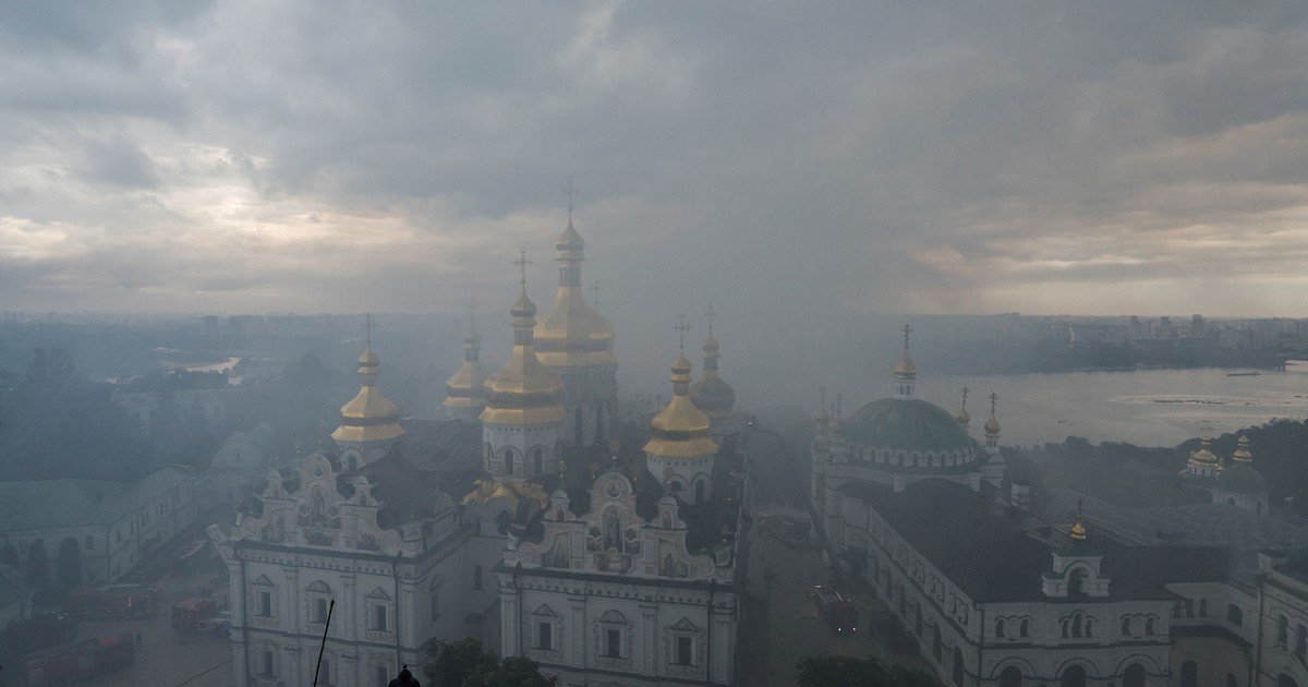 Al menos 11 muertos y una catedral en llamas en Kiev tras un nuevo ataque de Rusia en Ucrania