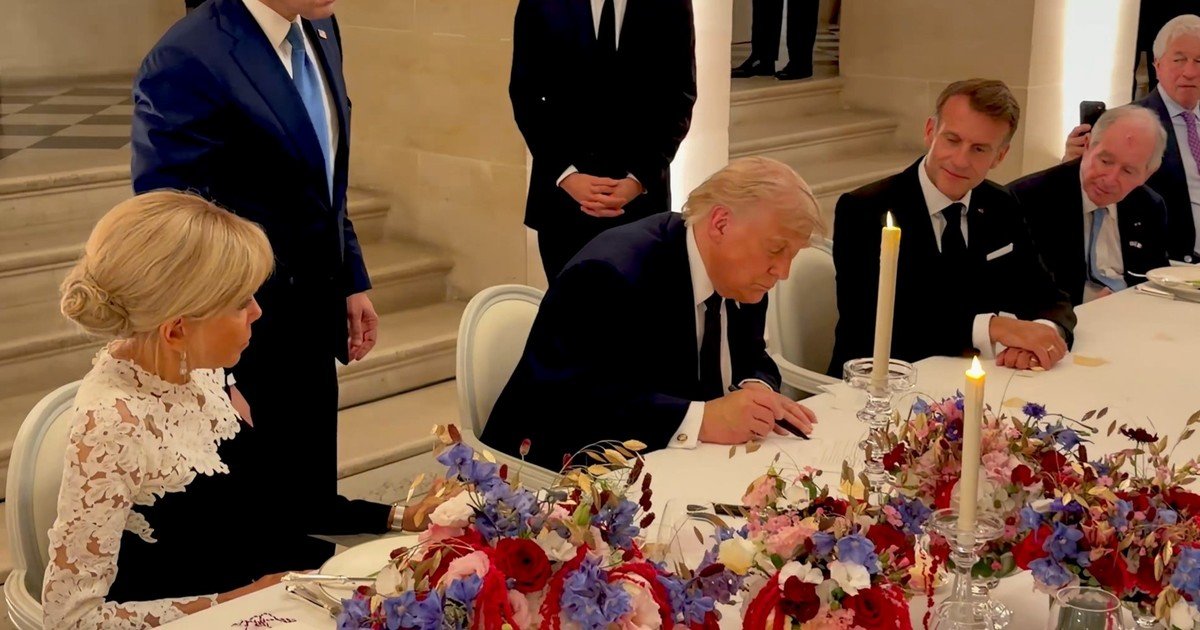 Así fue la firma de Trump del memorándum de entendimiento con Irán durante su vista a Versalles