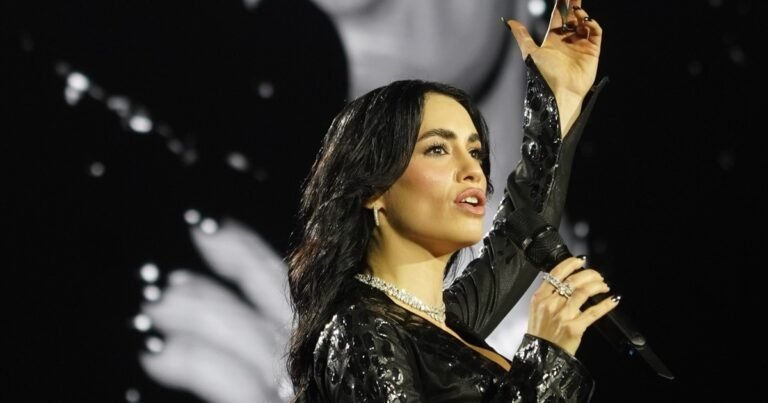 Lali brilló en su primer River: la sorpresiva aparición de Kylie Minogue, el homenaje al Indio Solari y un mensaje por Agostina en la noche más grande de su carrera
