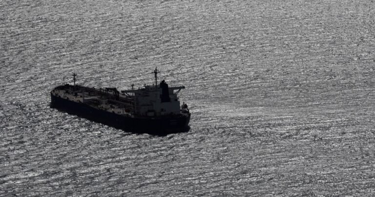 La "flota fantasma" de Putin: exmercenarios de Wagner protegen el petróleo ruso en el Canal de la Mancha