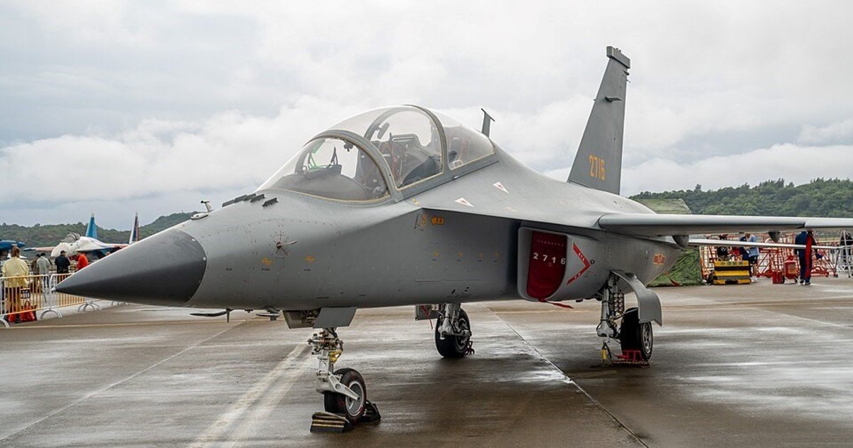 Aviones militares de fabricación china fueron vistos en un aeropuerto de Nueva York y llamaron la atención por un detalle