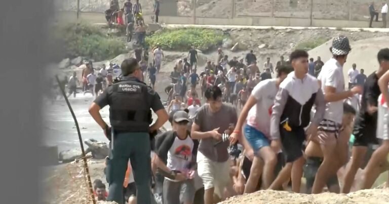 España envía al ejército al enclave español de Ceuta tras la entrada masiva de migrantes desde Marruecos