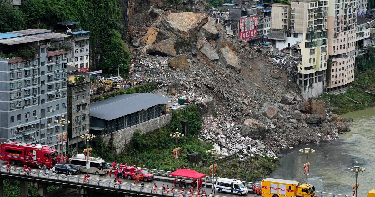Un deslizamiento de tierra en el centro de China sepulta a más de 10 edificios residenciales: al menos 8 muertos y más de 30 desaparecidos
