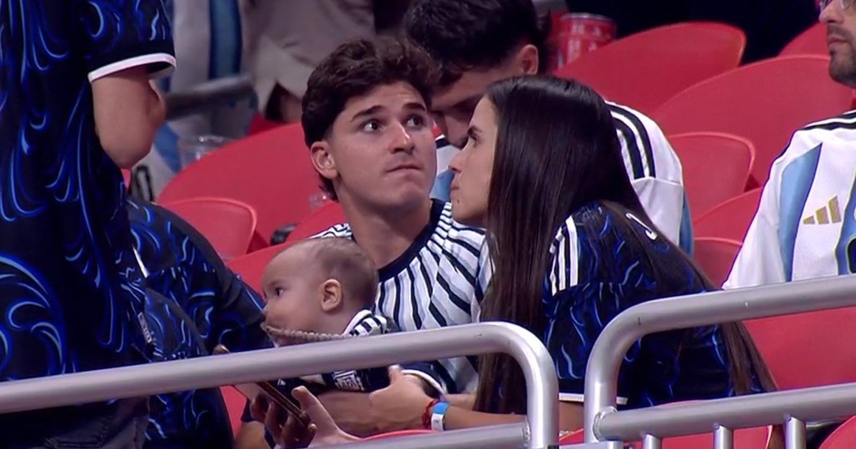Los futbolistas de Argentina festejaron el triunfo contra Egipto con sus familias y un exfutbolista se quebró al aire viendo las imágenes