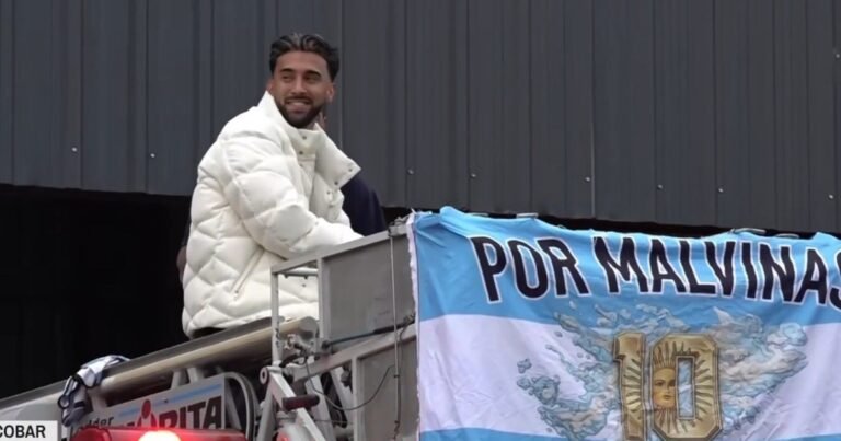 Nicolás González fue recibido por una multitud en su ciudad natal y se reunió con ex combatientes de Malvinas: "Los héroes son ellos"
