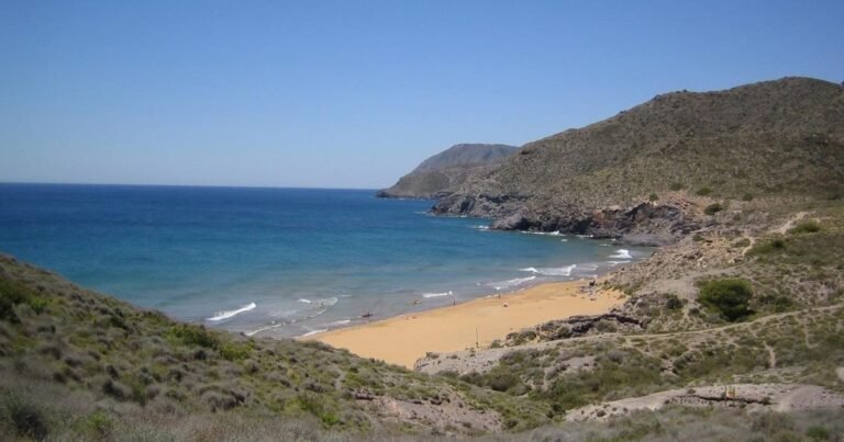 Una pareja irlandesa jubilada se muda a la Costa Cálida de España: "Aquí nuestra pensión rinde el doble"