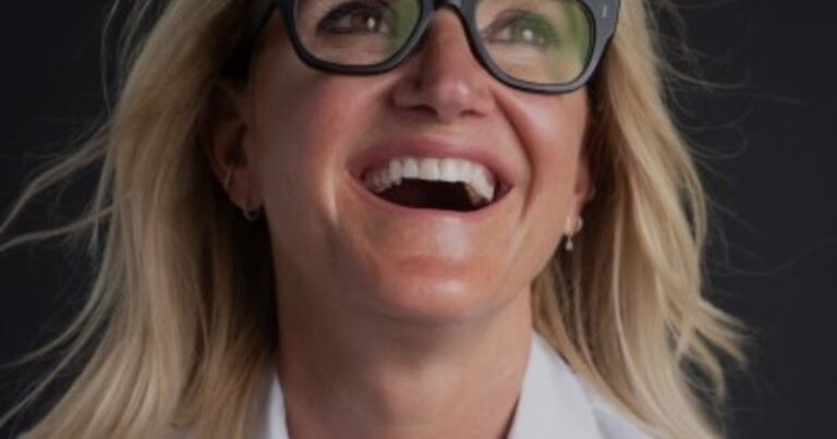 Mel Robbins, experta en desarrollo personal: “Tienes que aprender a amar a tus padres por quienes son, no por quienes deseas que sean”