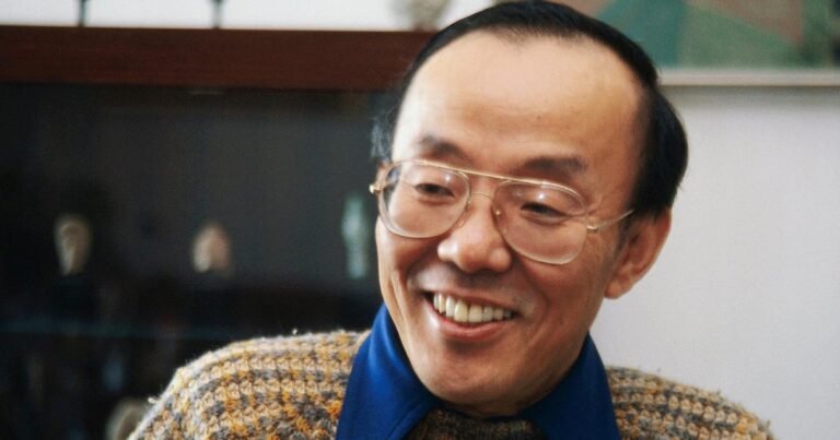 Shūsaku Endō, escritor japonés: “El ser humano es más fuerte cuando acepta su debilidad”