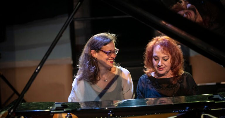 Cuatro excelentes manos para la obra de György Kurtág: cuando la música se queda en la memoria del oyente