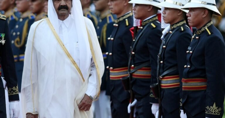 Murió el ex emir de Qatar Al Thani, el líder que transformó un emirato marginal, llevó el Mundial al país e irritó a sus vecinos con sus alianzas políticas