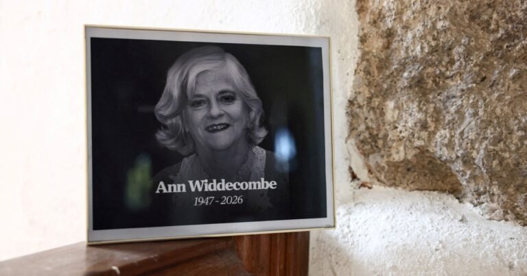 Ann Widdecombe, la exministra que conquistó a los británicos, víctima de un posible atentado terrorista