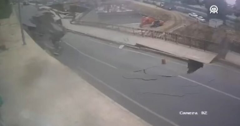 Estremecedor video: la tierra se abrió y devoró un tramo de autopista