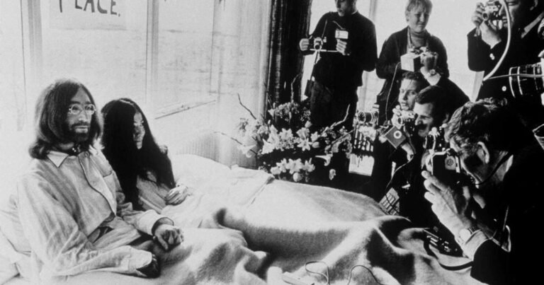 John Lennon y su reflexión pacifista: “Si todo el mundo exigiera la paz en lugar de otro televisor, entonces habría paz”