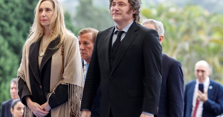 Las urgencias de los hermanos Milei y la presión sobre Caputo