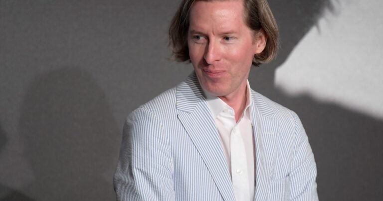 La realidad superó a la ficción: Wes Anderson y Luke Wilson quedaron atrapados en un ascensor y tuvieron que rescatarlos los bomberos