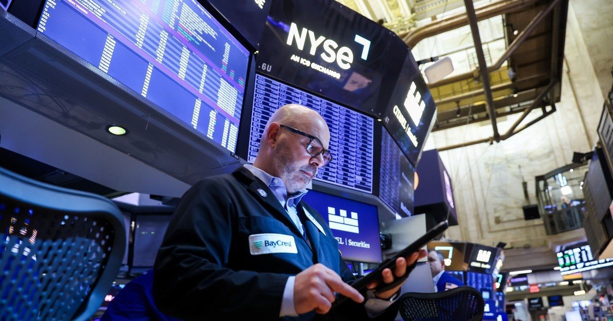 El riesgo país orilla los 400 puntos, marca otro mínimo en la gestión Milei y suben las acciones en Wall Street
