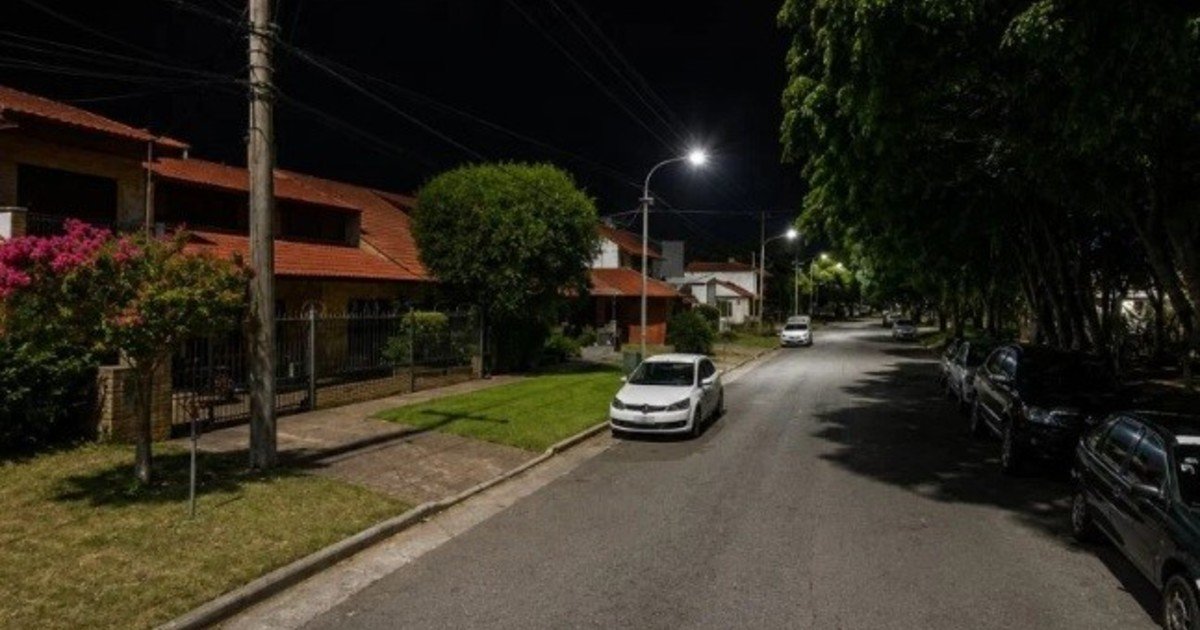 Quiso entrar a robar, pero quedó colgado de una reja: lo detuvieron y ya lo liberaron a pesar de tener un frondoso prontuario