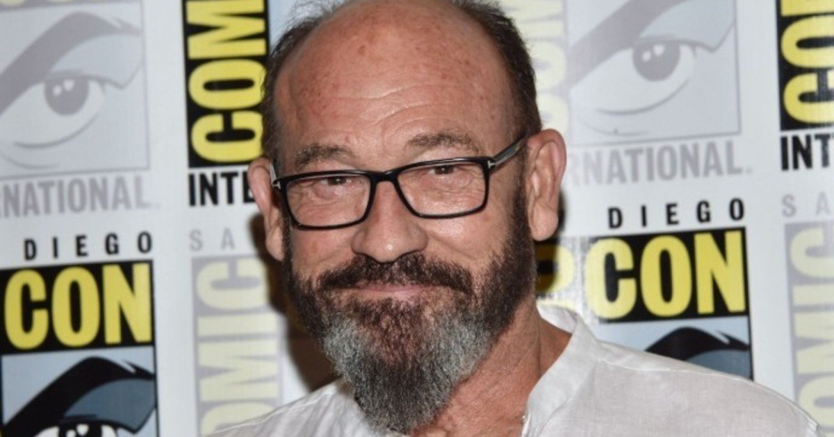 Murió Chuck Russell, el director de 'La máscara' que lanzó a la fama a Cameron Diaz y Jim Carrey