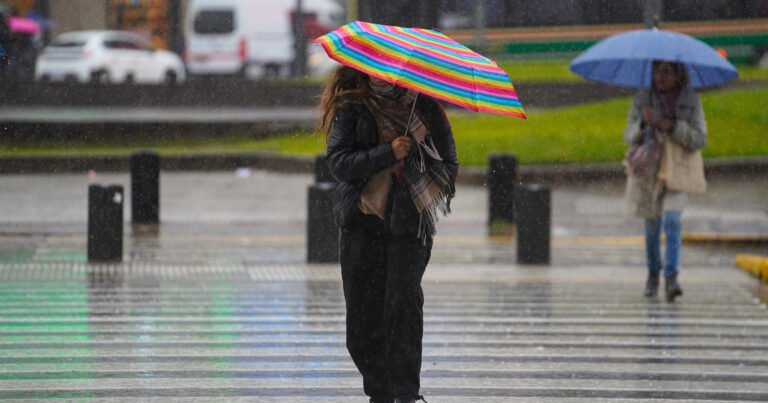 Alerta naranja por tormentas en la Ciudad y provincia de Buenos Aires: prevén lluvias intensas, granizo y ráfagas de hasta 50 km/h