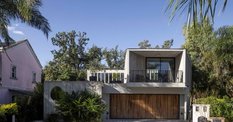 Habitar entre bordes: una arquitectura donde el vacío construye la escena