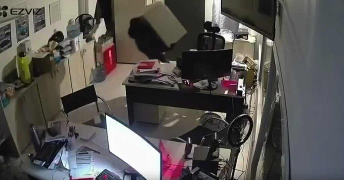 Robo relámpago en Bahía Blanca: boqueteros entraron a un local y se llevaron dos cajas fuertes en menos de tres minutos