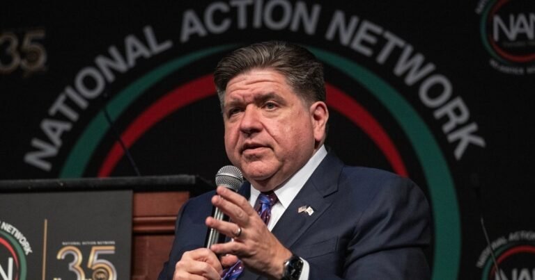 El gobernador JB Pritzker anunció una inversión de casi 25 millones de dólares para fortalecer el acceso a las farmacias en Illinois