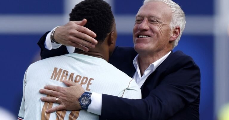 La emotiva despedida de Mbappé para Deschamps: "Deberíamos haberte brindado una despedida mejor, pero fallamos"
