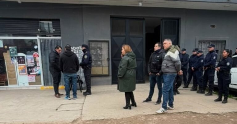 Una discusión entre un carnicero y un herrero terminó en tragedia en Escobar: uno murió acuchillado y el otro, de un infarto