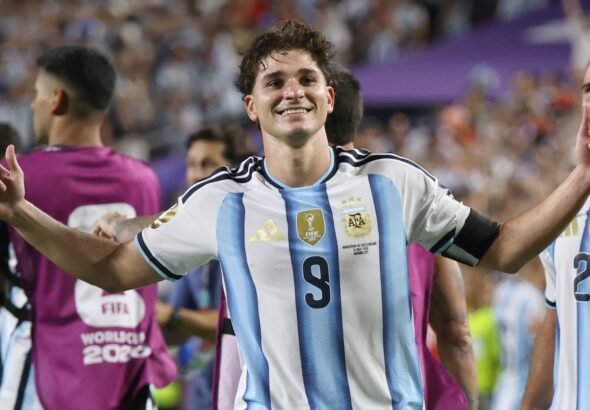 Arsenal se mete en la pelea para fichar a Julián Álvarez: el plan secreto del equipo inglés para seducir al delantero argentino que quiere el Barcelona