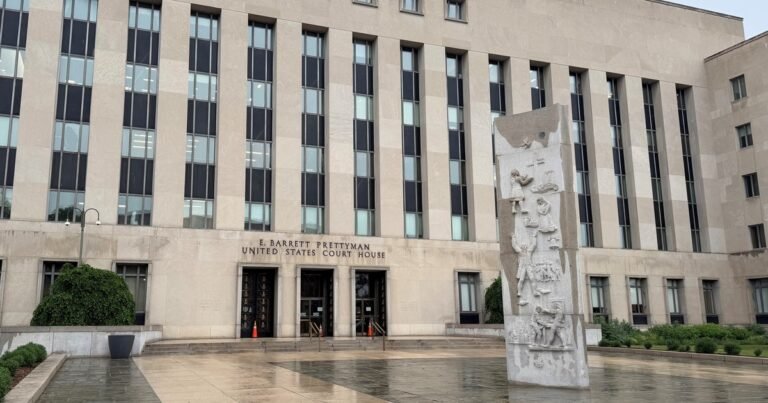 Un tribunal de EE.UU. ordenó al gobierno de Trump cancelar préstamos estudiantiles de más de 500.000 personas