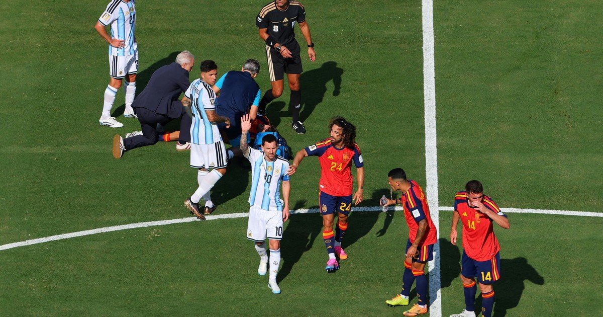 ¿Se tapó la boca? El gesto de Cucurella que Messi descubrió y podría haber terminado en roja para el español