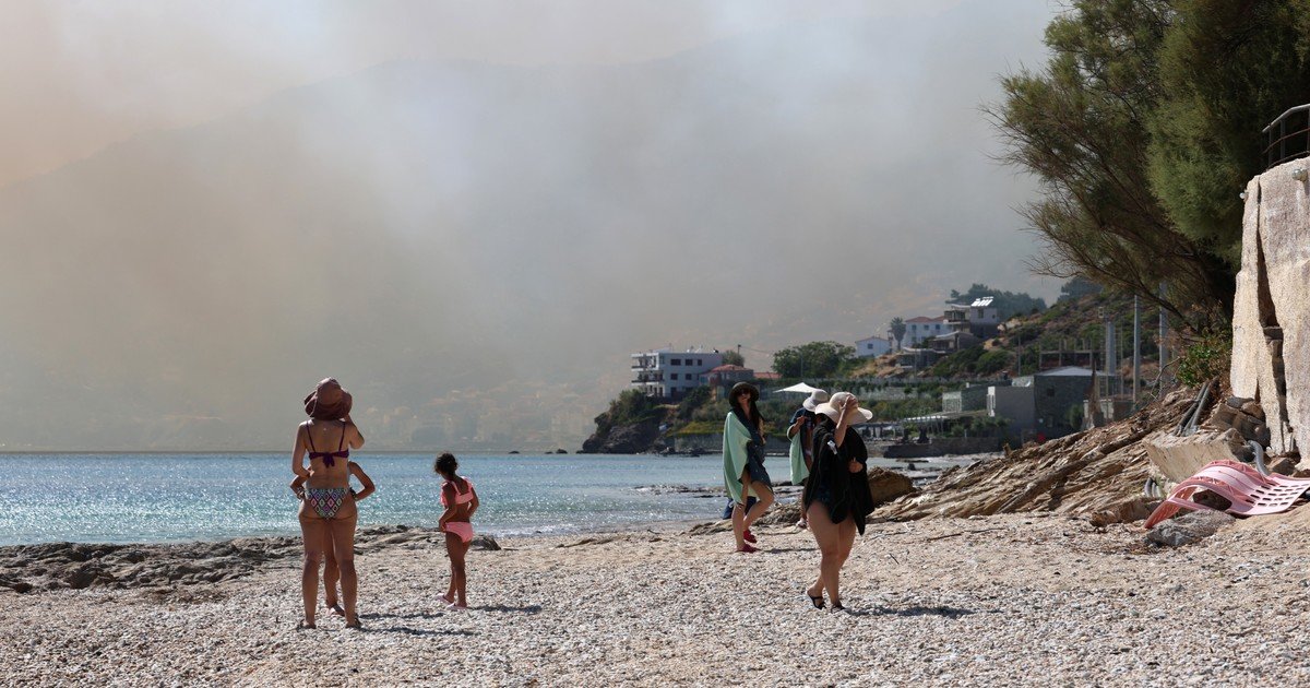 Incendios en Europa: el fuego se extiende a Grecia y Gran Bretaña, y  evacúan a los Clooney de su viñedo francés
