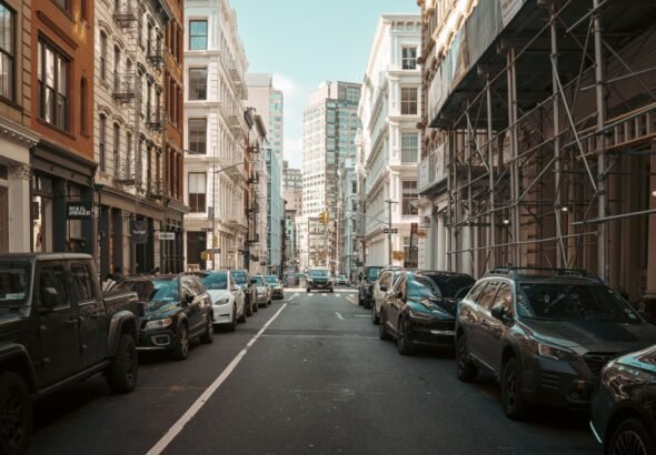 Vuelve una ley que castiga a conductores en Nueva York: empleados de la ciudad podrán multar a estas personas