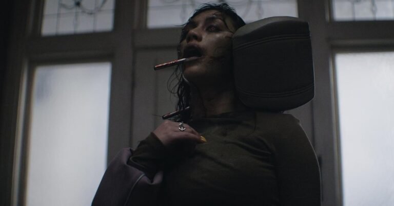 Evil Dead: En llamas es un filme de terror extremo, de esos que hace que algunos espectadores abandonen la sala