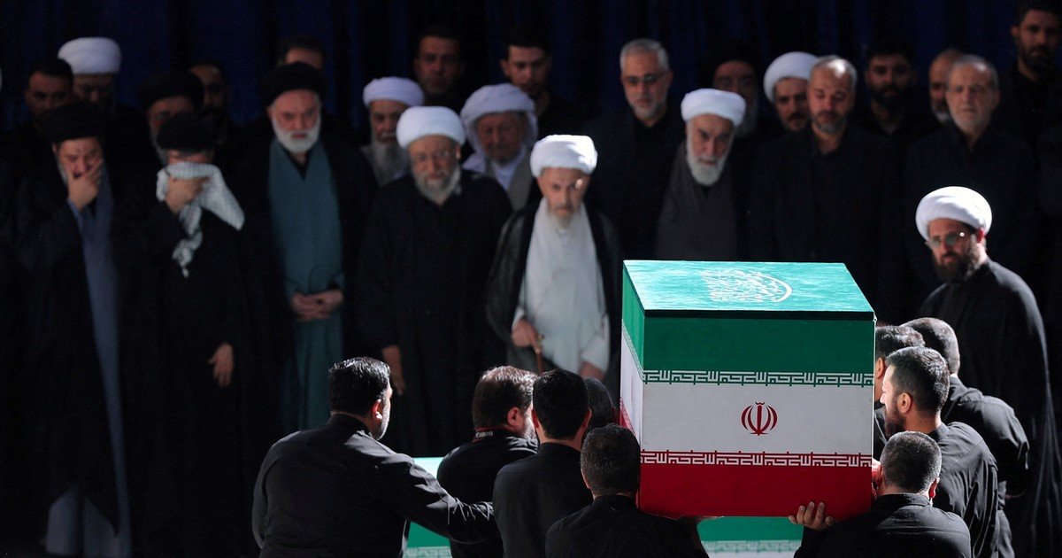 Una multitud despide al líder supremo Alí Khamenei en Irán y su hijo Mojtaba es el gran ausente en el funeral
