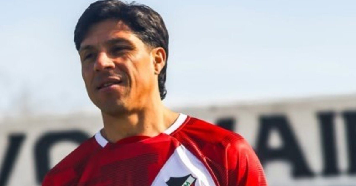 Enzo Pérez fue expulsado en la Primera Nacional: gesto polémico y mucha bronca
