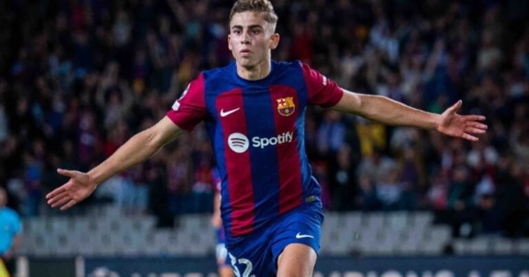 Fermín López, 23 años, futbolista: "Mi madre trabajaba en una empresa de fruta y la convencí para que lo dejara. Mi padre es cartero en Correos y nunca quiso dejarlo, dice que es su trabajo"